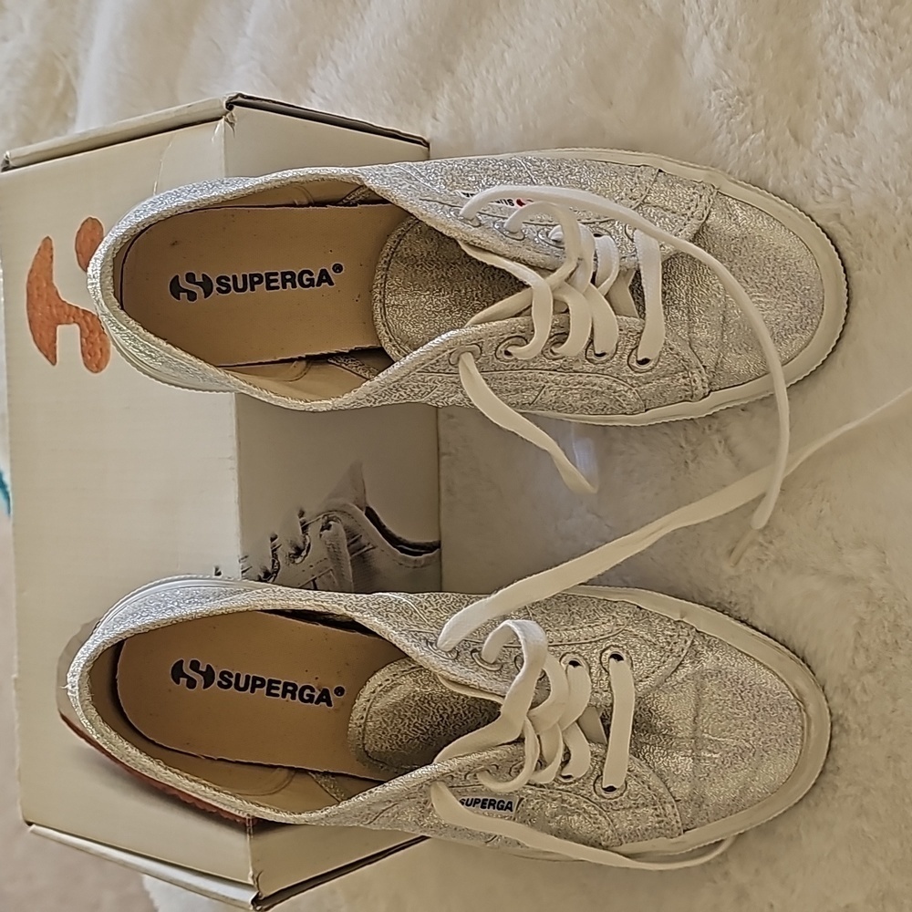 Silver tennis shoe for women by superga